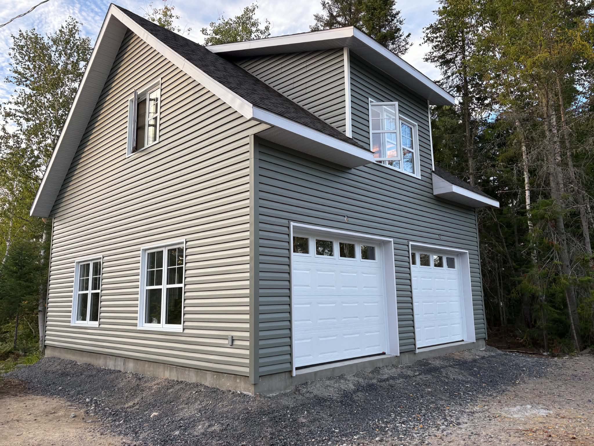 Garage détaché sur mesure réalisé par Construction MB Saguenay