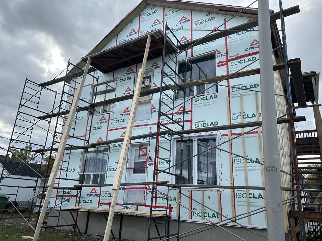 Rénovation majeure avec revêtement en cours