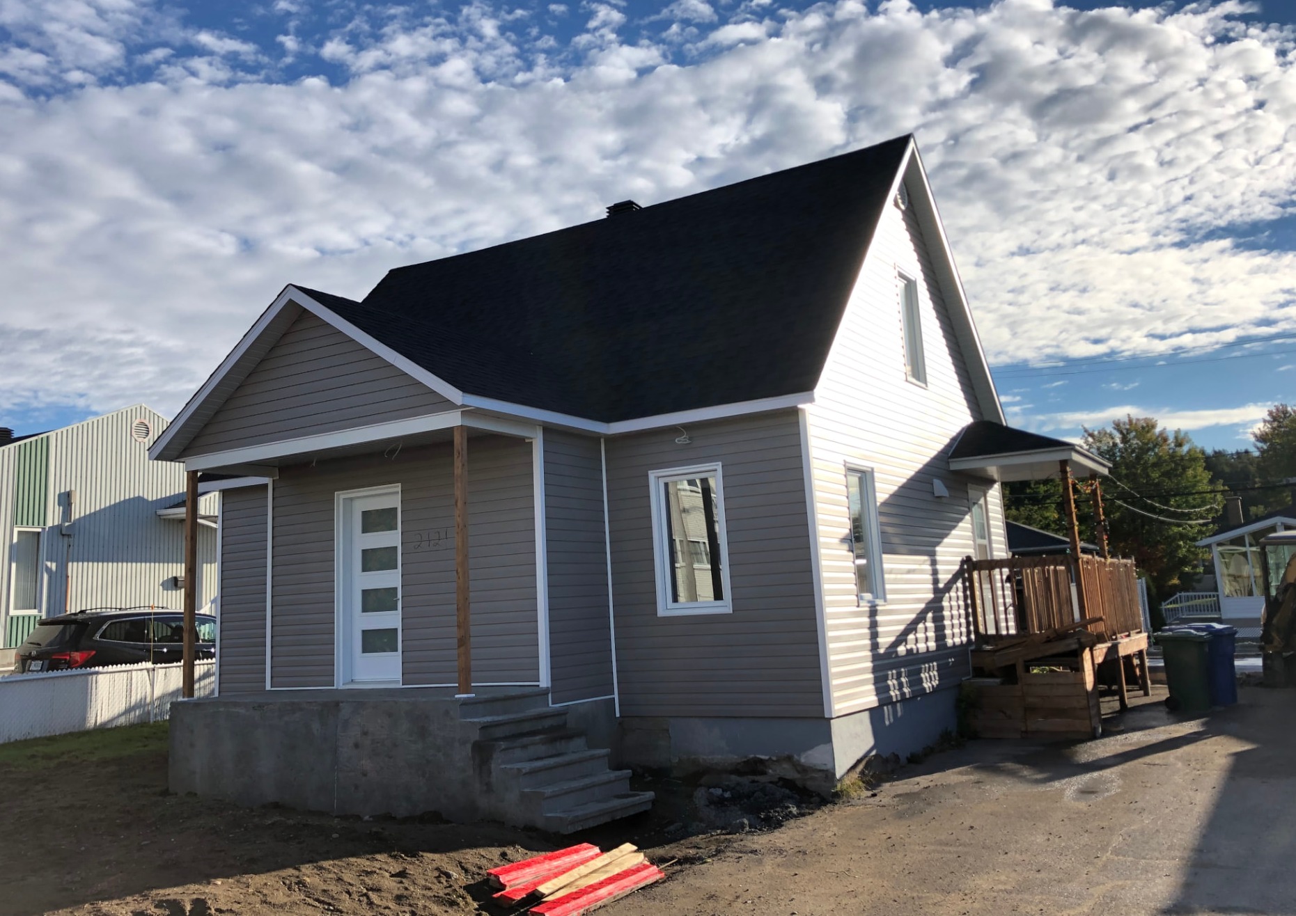 Maison après la rénovation extérieure par Construction MB Saguenay