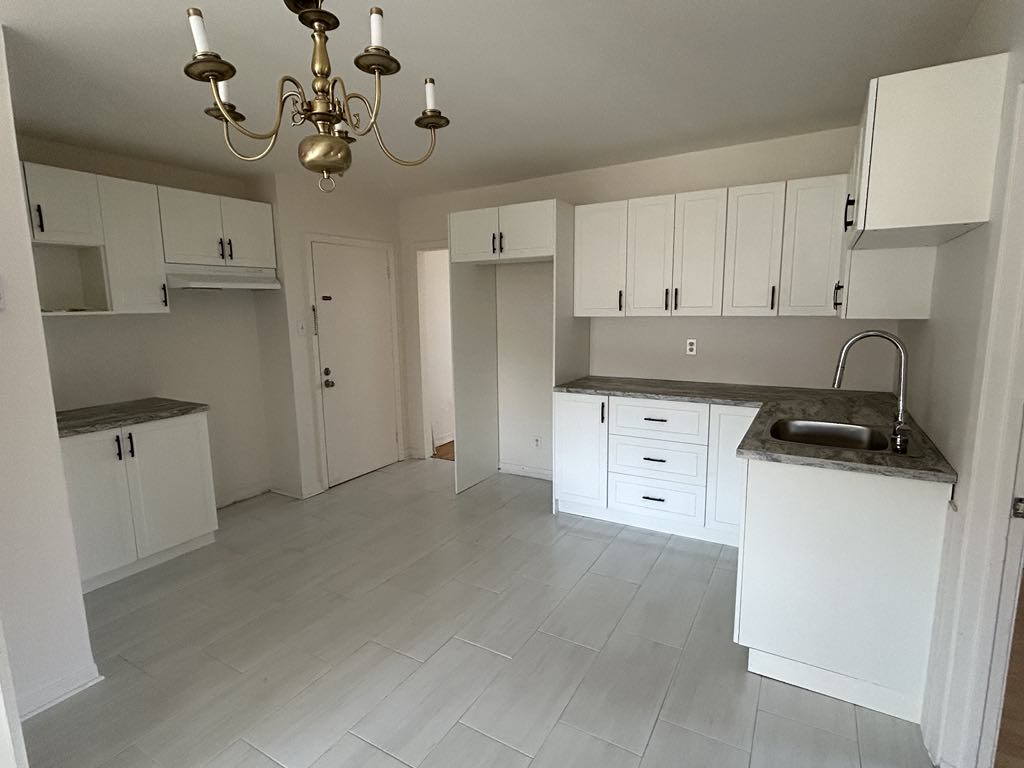 Cuisine lumineuse réalisé par Construction MB Saguenay