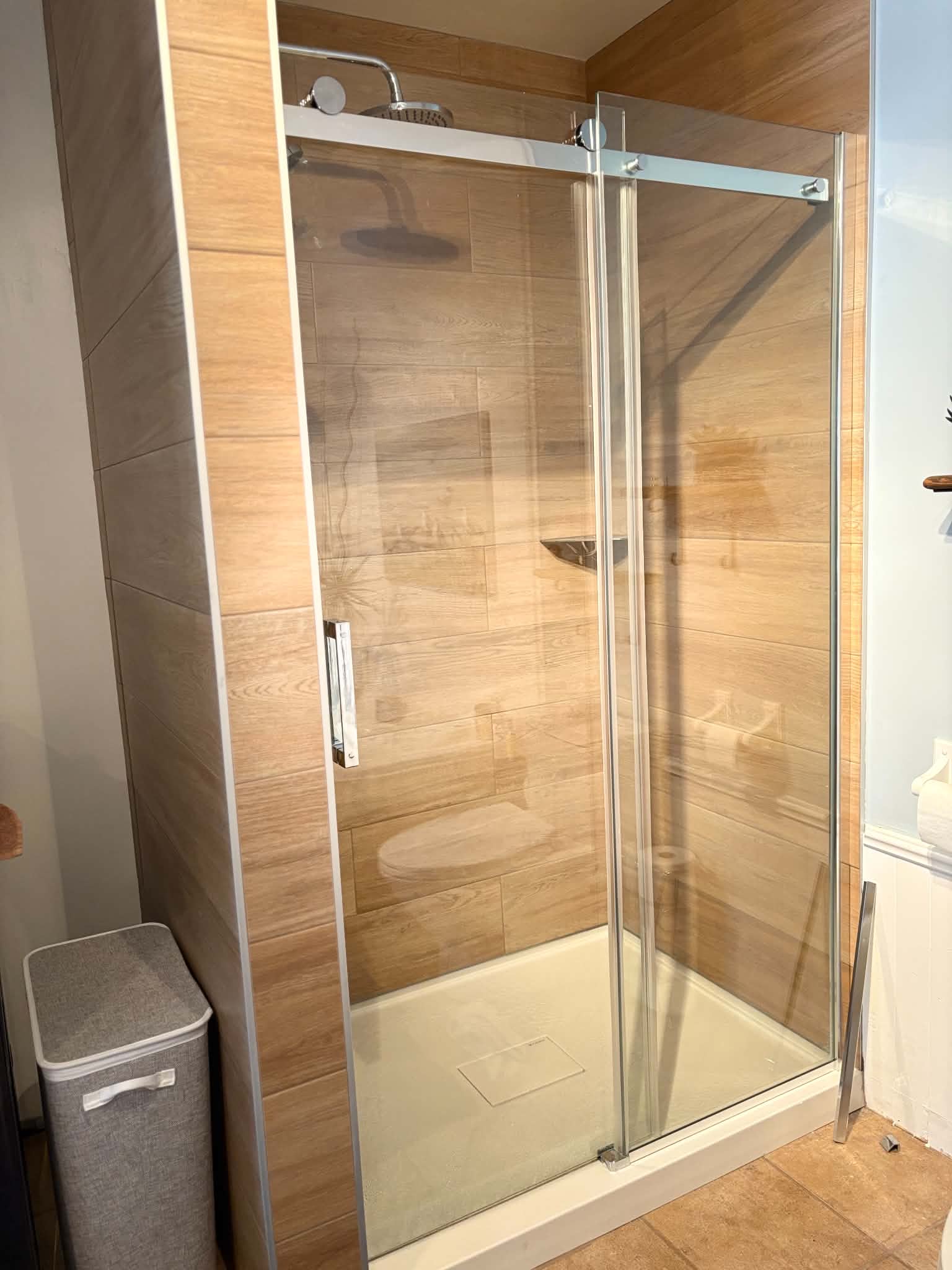 Douche vitrée sur mesure réalisé par Construction MB Saguenay